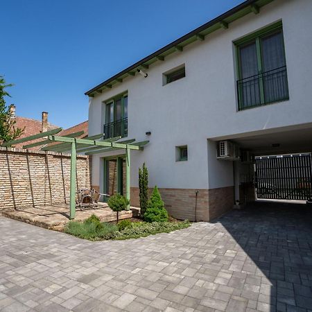 Jokai Apartman Dunafoldvar エクステリア 写真